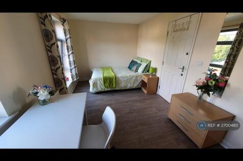 Bedroom_1st Floor_garden Facing