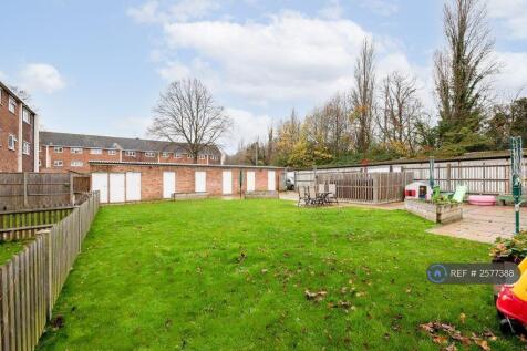 Communal Garde / Storage Shed
