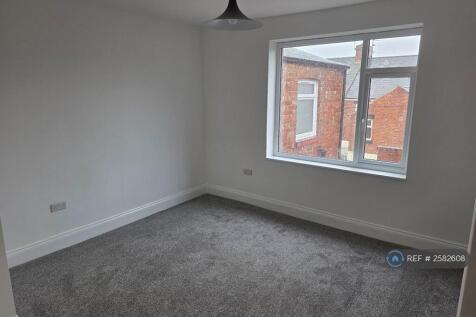 Large Double Bedroom Rear