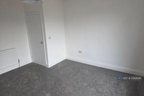 Large Double Bedroom Rear