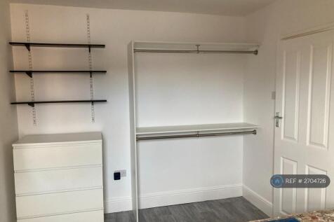 Upstairs Middle Bedroom