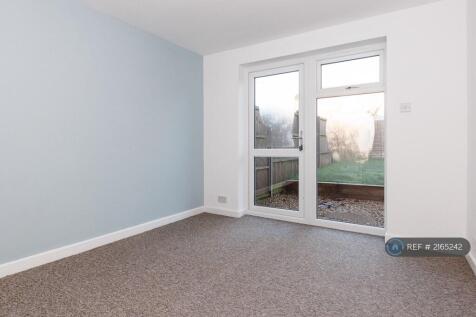 Snug/Office/Playroom Or 4th Bedroom