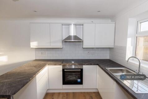 Spacious Modern Kitchen 