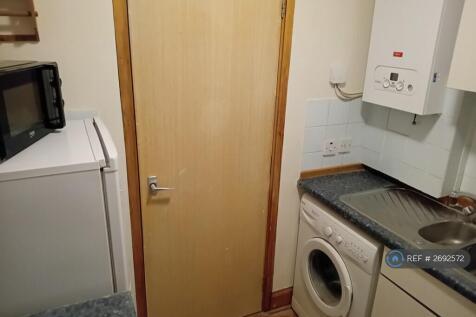 Kitchen Door Closed Washing Machine Boiler Sink