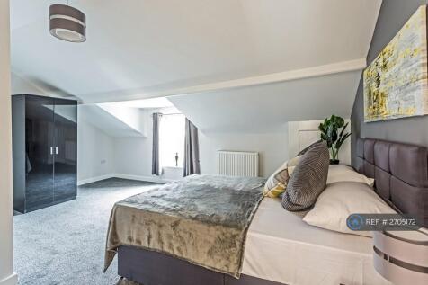 Room 6 En-Suite - Let