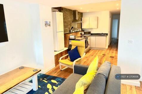 Living &amp; Kitchen