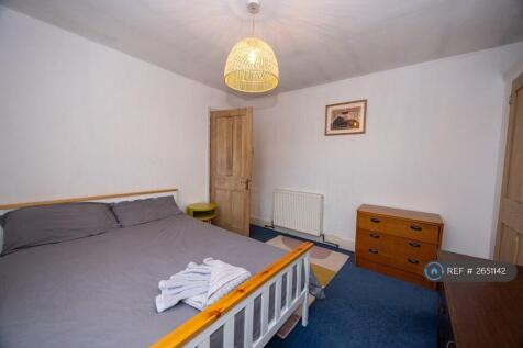 Upstairs Room 1 (Middle Room)