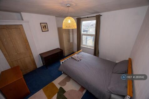 Upstairs Room 2 (Middle Room)