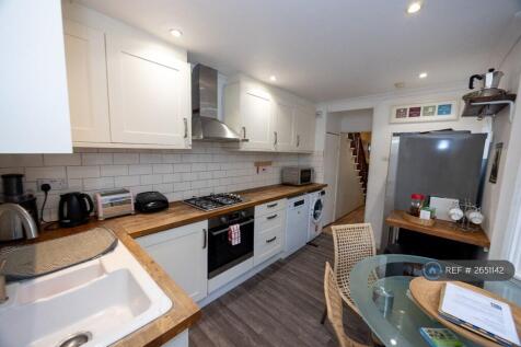 Kitchen (Downstairs Back Of House)