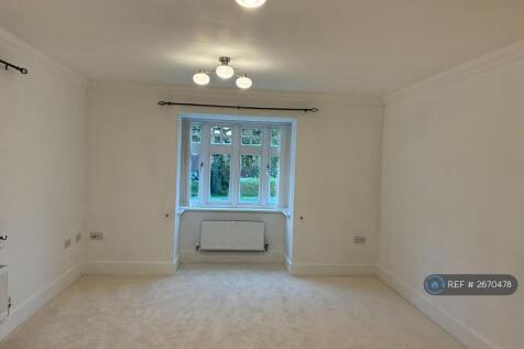 South Facing Lounge With Dual Aspect Windows