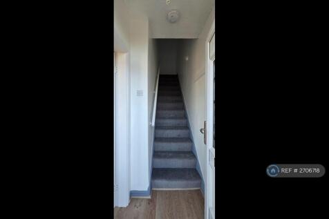 Stairs/Ground Floor Hallway