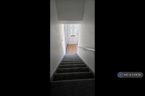 Stairs/Ground Floor Hallway