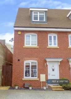 Front Of House In Quiet Cul-De-Sac