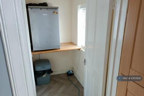 Fridge 2, Space For a Clothes Dryer Under