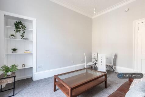 Open Plan Lounge &amp; Dining Area