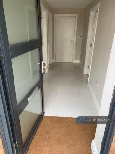 Private Entrance For Ground Floor Flat