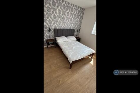 Bedroom 1 With On Suit