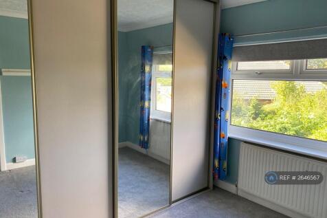 Second Bedroom With Robes 