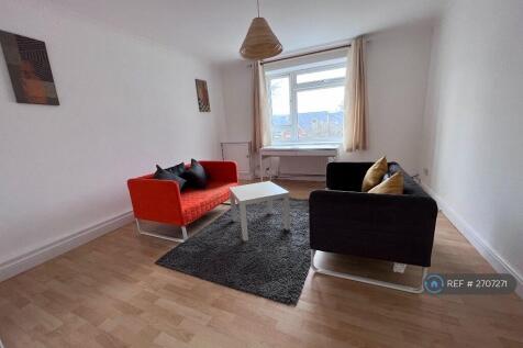 Living Room (4m * 4m)