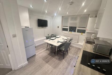 Kitchen/Communal Area