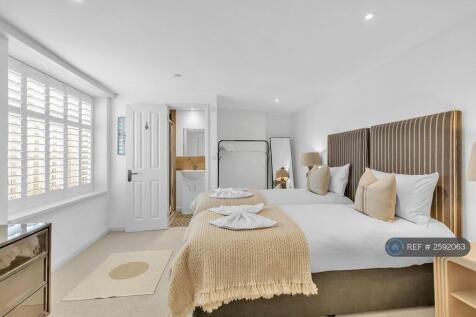 Bedroom With Double Bed Can Be Split