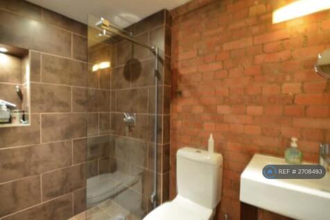 Walk-In Shower And Wc 