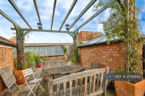 Communal Roof Terrace 