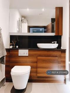 2nd Bathroom (Upstairs)