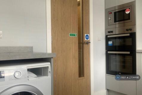 Communal Kitchen (1)