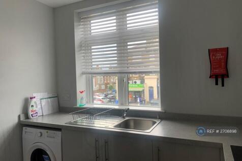 Communal Kitchen (2)