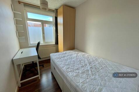 Bedroom 4 - Smaller Bedroom