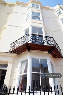 Townhouse Between Western Road And Beach