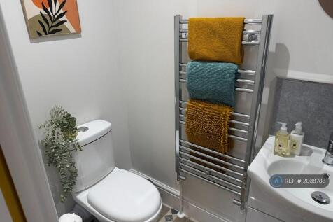 Room 2 &amp; 4 Ensuite 