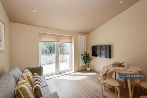 Lounge With Patio Space Outside