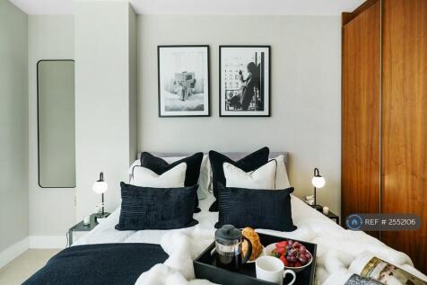 The Elegant Bedroom With a Kingsize Bed