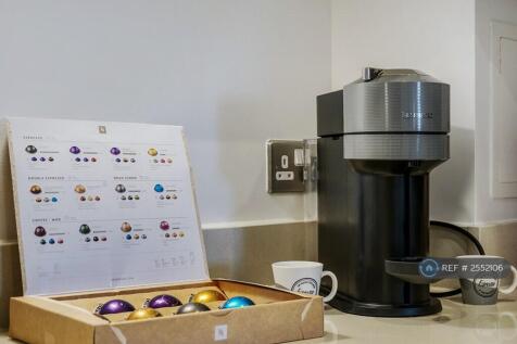 Nepresso Machine With Complimentary Coffee Pods