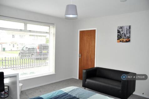 Downstairs Large Bedroom £580pm