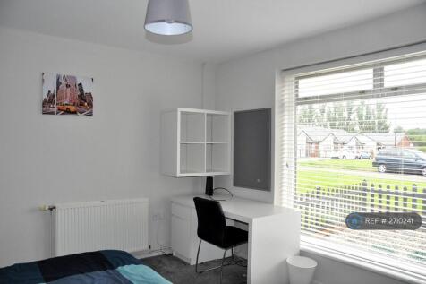 Downstairs Large Bedroom £580pm