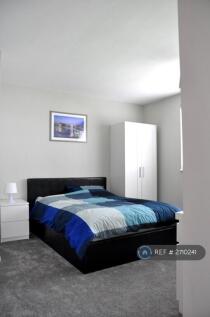 Upstairs Large Bedroom £580pm