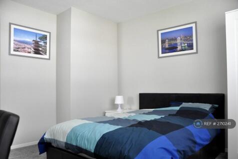 Upstairs Large Bedroom £580pm