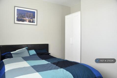 Second Upstairs Bedroom £580pm