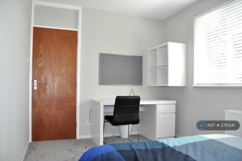 Second Upstairs Bedroom £580pm