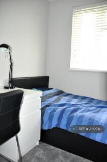 Upstairs Small Bedroom £460pm