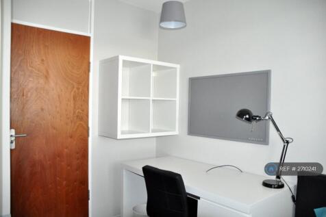 Upstairs Small Bedroom £460pm