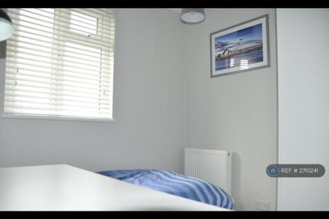 Upstairs Small Bedroom £460pm