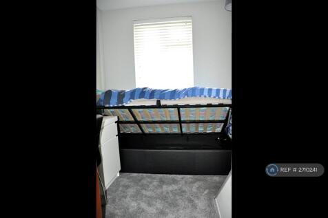 Upstairs Small Bedroom £460pm