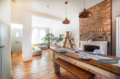 Open Plan Dining / Lounge