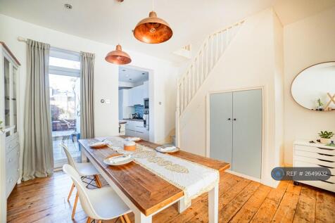 Open Plan Dining / Lounge