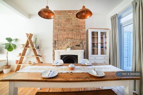 Open Plan Dining / Lounge