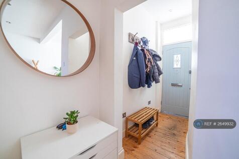 Cloakroom / Foyer